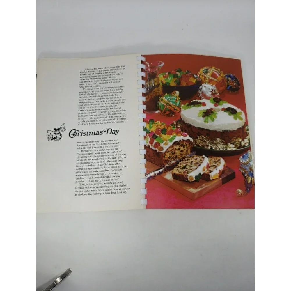 Holiday Cookbook Assemblies of God Women 900 Recipes for All Holidays VTG 1971